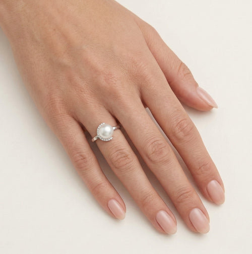 Moon pearl ring