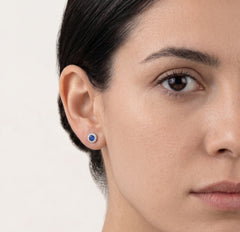 Boucles d'oreilles clous en argent sterling avec halo de saphirs