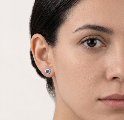 Boucles d'oreilles clous en argent sterling avec halo de saphirs