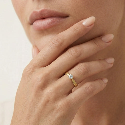 Gelbgold-Solitärring mit Zirkonia