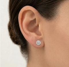 Boucles d’oreilles simples en or blanc avec diamants