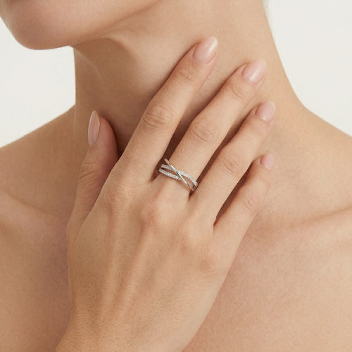 Glanzvoller Silberring mit Zirkonia