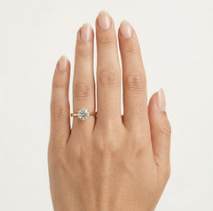 Gelbgoldring mit rundem Zirkonia