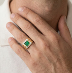 Prsten se smaragdem a diamanty