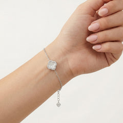 Pulsera de trébol con perla en plata de ley