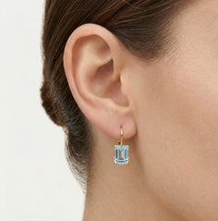 Zlaté náušnice s modrým topazem
