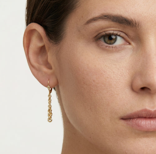 Zlaté visací náušnice na řetízku Brillo valis