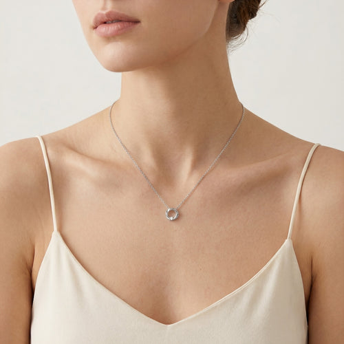 Náhrdelník z bílého zlata se solitérním diamantem