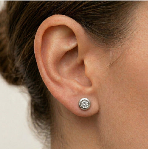 Pendientes con diamantes en engaste bisel