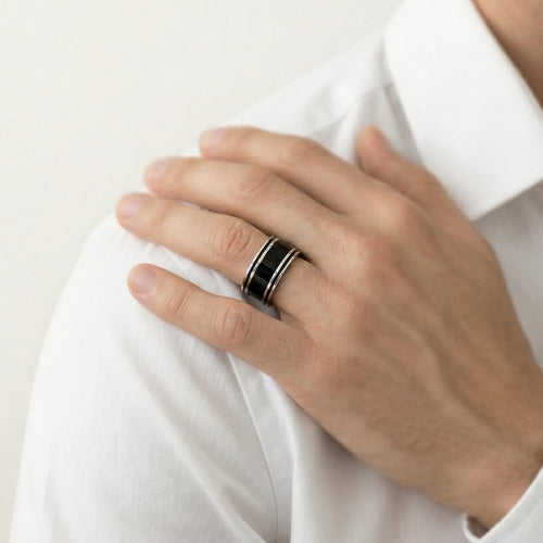 Pánský prsten ze stříbra se smaltem, výrazný