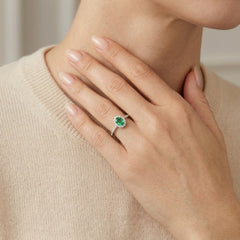 Bague royale en or blanc avec émeraude et diamants