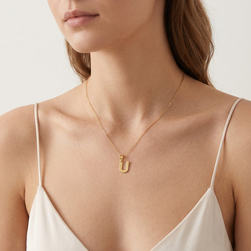 Pendente de oro con la letra U
