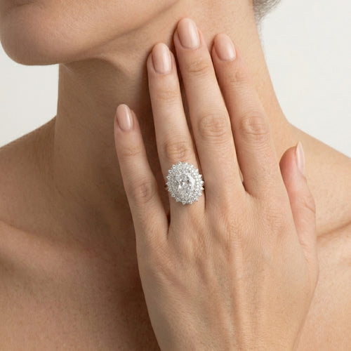 Bague en argent élégante avec design halo