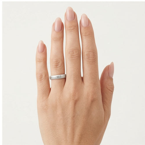 Anillos de boda modernos en oro blanco mate