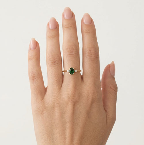 Oval cut green synthetic emerald ring