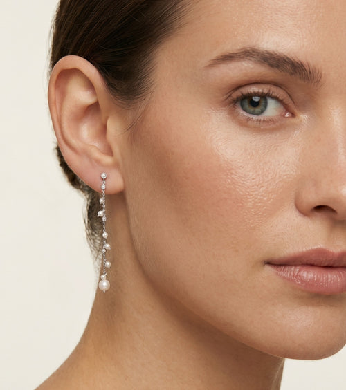 Dangle earrings in white gold with pearls