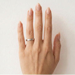 Elegantní snubní prsteny z bílého zlata s diamanty a bez nich