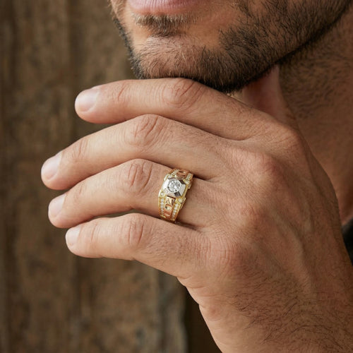 Lustrous three gold ring