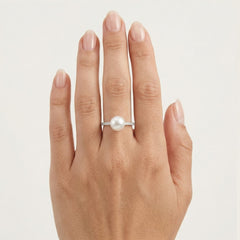 Zlatý prsten se sladkovodní perlou a kubickými zirkony