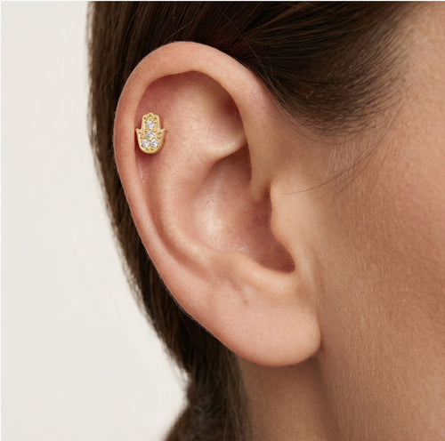 Schickes Gelbgoldpiercing mit Hamsa-Hand-Design