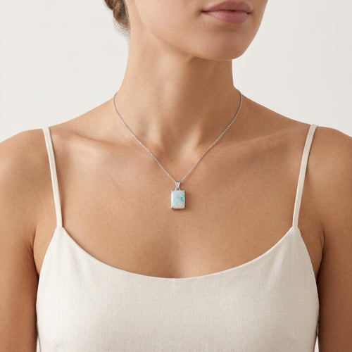 Pendentif solitaire en opale blanche pour femme