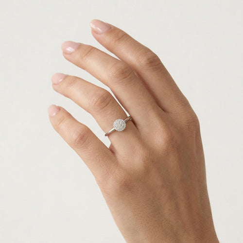 Anillo de compromiso clásico para mujer con diamantes redondos