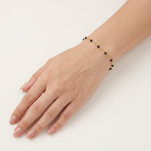 Elegante pulsera de oro con ónix negro