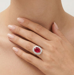 Anillo real de plata de ley con rubí ovalado
