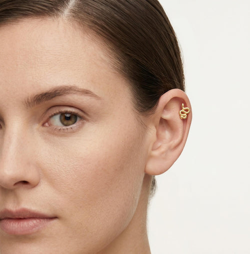 Elegantní dámský piercing s hadím designem