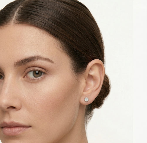 Boucles d’oreilles étincelantes en diamant taille ronde en or blanc éclatant