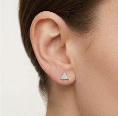 Pendientes triangulares de oro blanco con diamantes