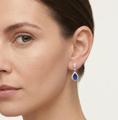 Elegantní náušnice s diamanty a safíry z bílého zlata