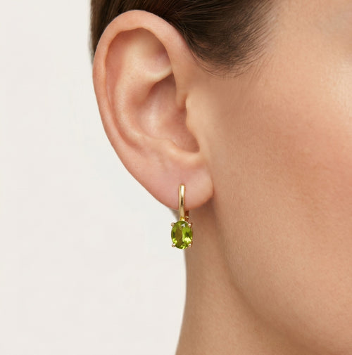 Élégance radieuse en moldavite