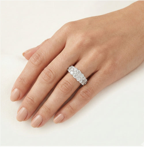 Sparkling gold diamond ring