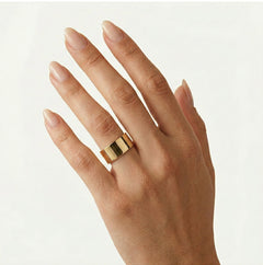 Masivní snubní prsten ze žlutého zlata