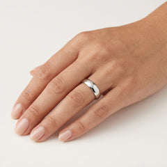 Anillo de boda ancho de oro blanco