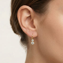 Zlaté náušnice se zirkonem osazeným v 6 krapnách