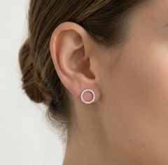 Jemné náušnice z růžového zlata s kulatými diamanty