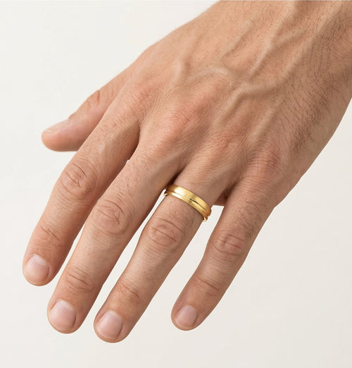 Yellow gold solitaire wedding ring with carved line