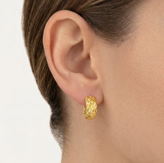 Tropfenohrringe mit Klappbügelverschluss aus Gelbgold