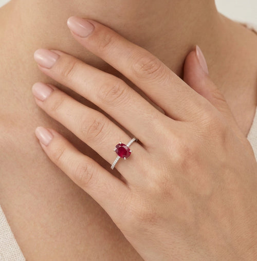 White gold ring with oval ruby and diamonds