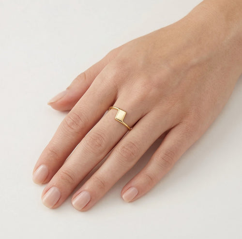 Yellow gold volt ring