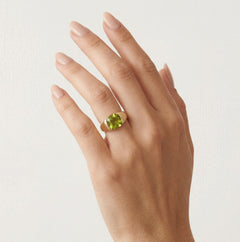 Bague Moldavite taille coussin en sertissage à barre