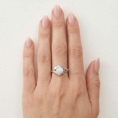 **Bague solitaire opale unique pour femme**