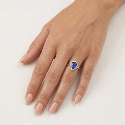 Anillo de plata de ley con zafiro en forma de pera y circonitas redondas