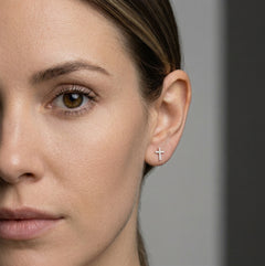 Kreuz-Ohrringe aus Weißgold mit Diamanten