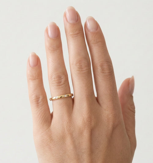 Thin yellow gold ring and zircons
