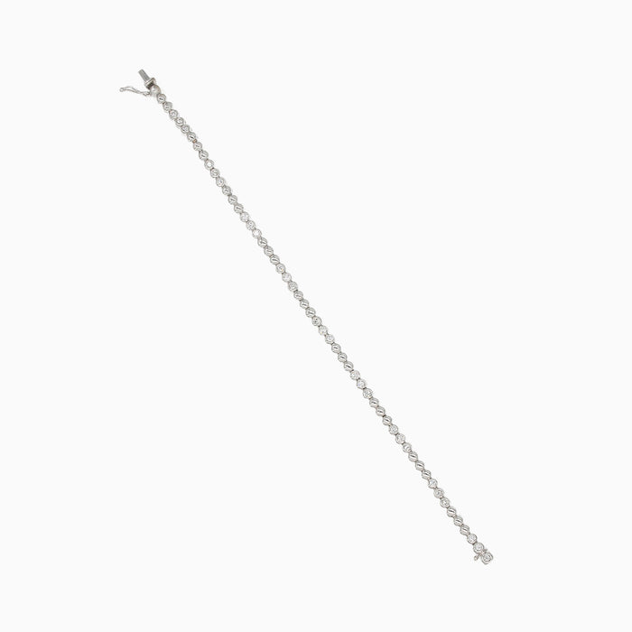 Diamond tennis bracelet in bezel setting
