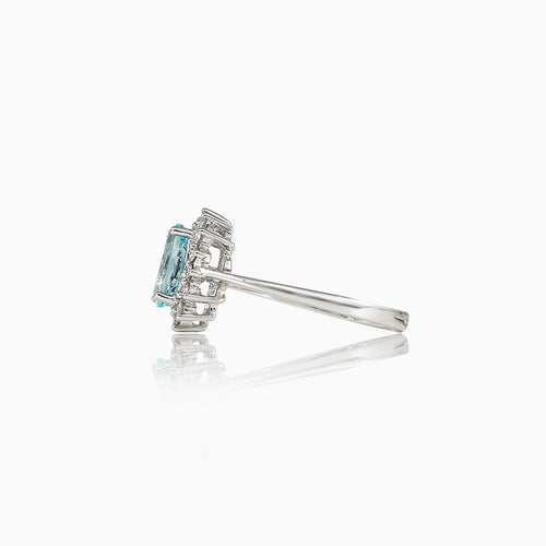White gold ring with aquamarine and diamonds