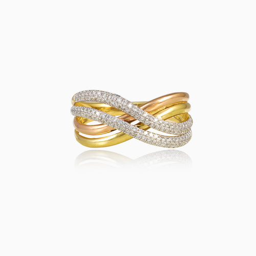 Propletený zlatý prsten se dvěma odstíny a diamanty